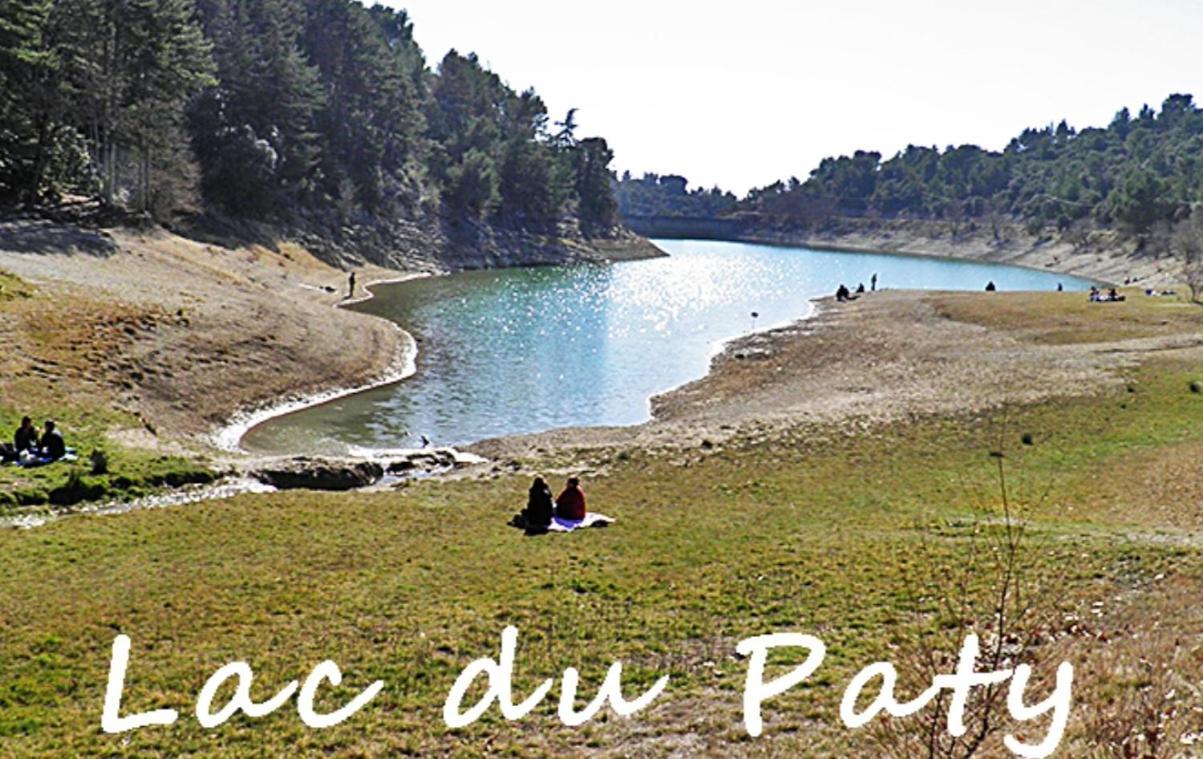 Face Au Mont Ventoux Avec Bassin * Modene